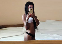 Elif - Flirten mit günstigen Escort Teens im Nachtclub