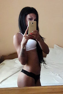 Elif - Flirten mit günstigen Escort Teens im Nachtclub