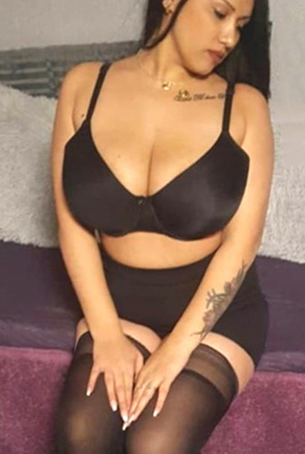 Stefani - XXL Busenwunder Berlin Escort 120 DD Körperbesamung